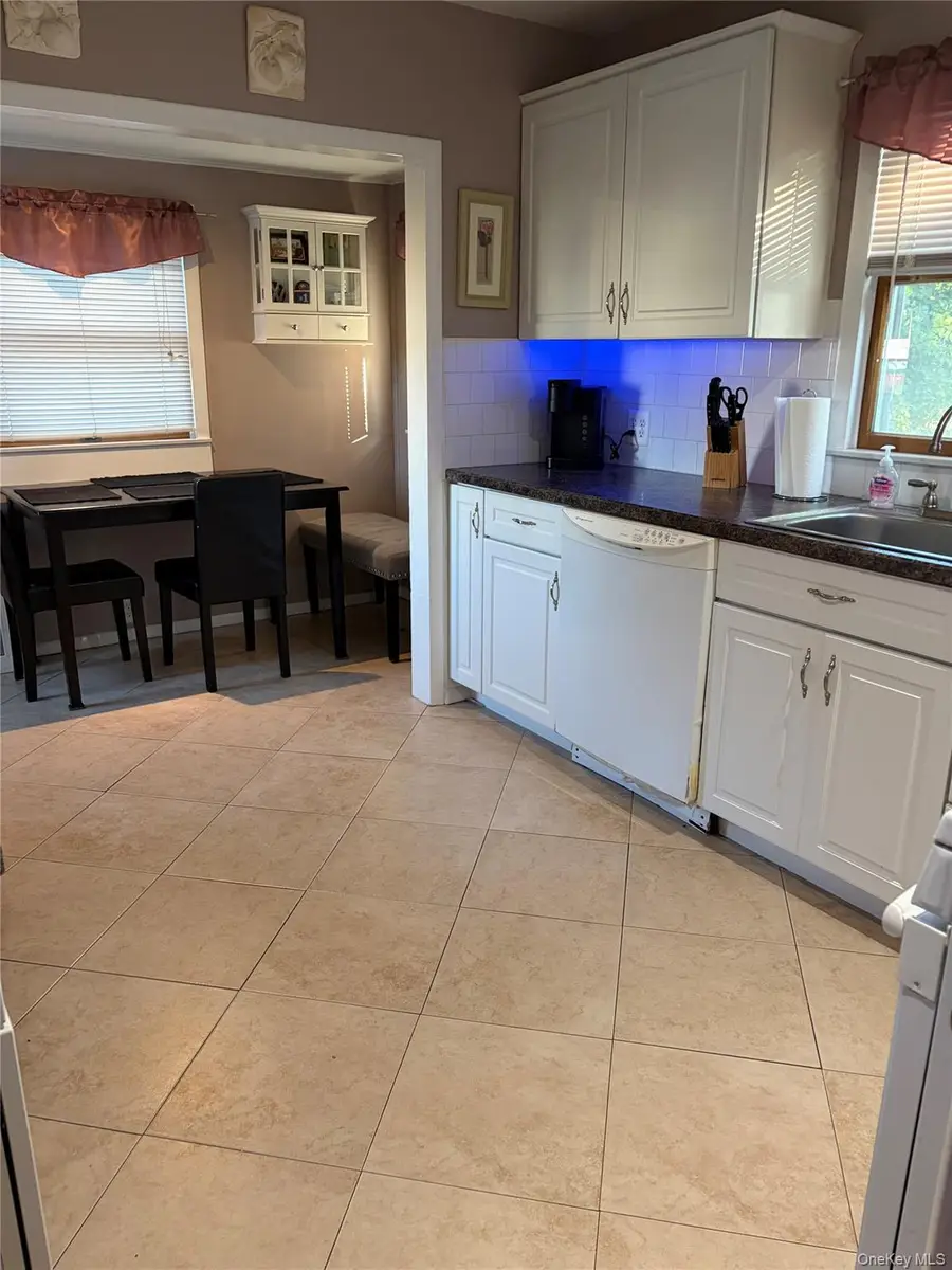 187 N Fulton Avenue, Lindenhurst, NY 11757 - #2