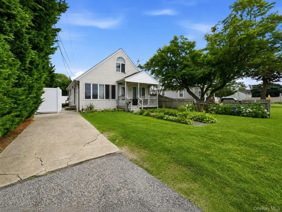 95 E Riviera Drive, Lindenhurst, NY 11757 - #2