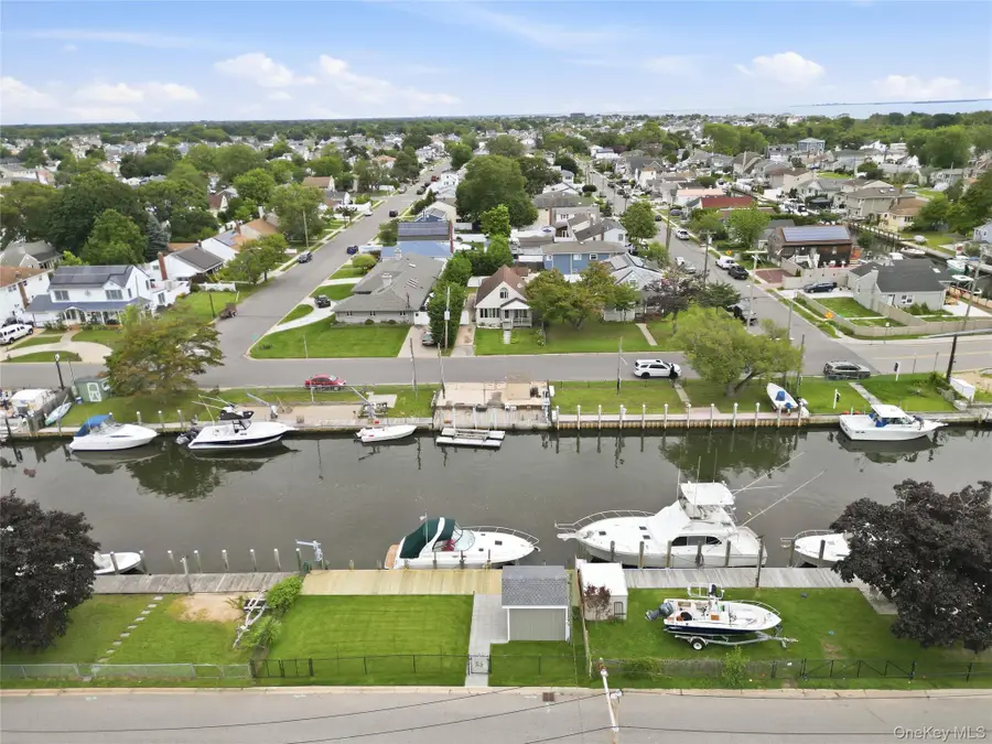 95 E Riviera Drive, Lindenhurst, NY 11757 - #3