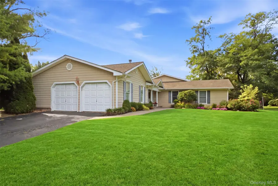 19 Wildwood Drive, Dix Hills, NY 11746 - #3