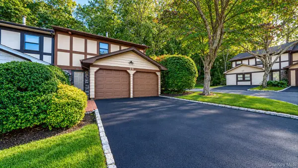 23 Pond Path, Woodbury, NY 11797