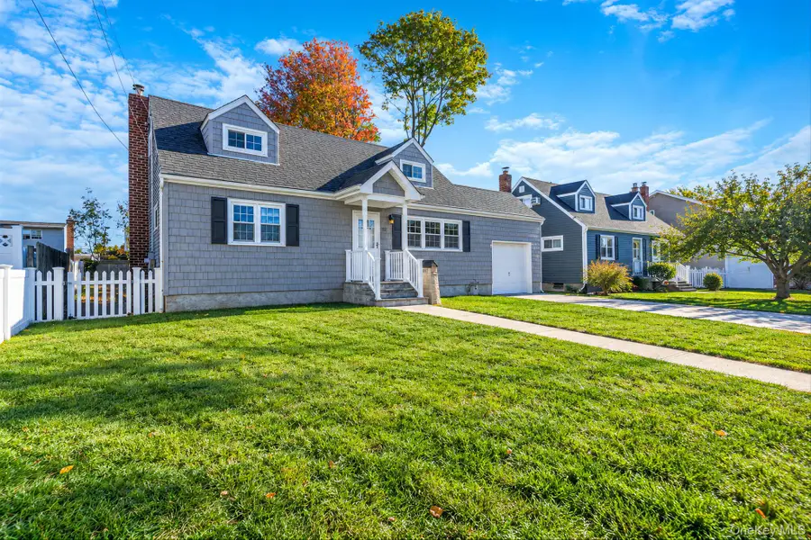 1025 N Greene Avenue, Lindenhurst, NY 11757 - #2