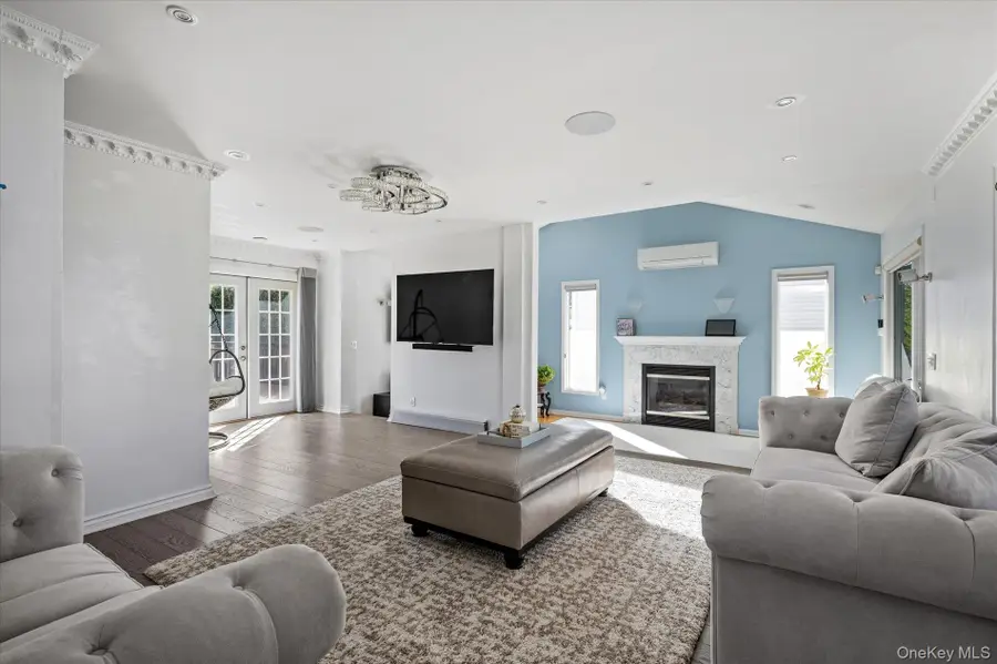 1622 Carla Lane, East Meadow, NY 11554 - #3