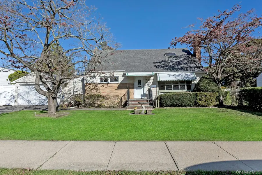 105 N Oak Street, Massapequa, NY 11758 - #2