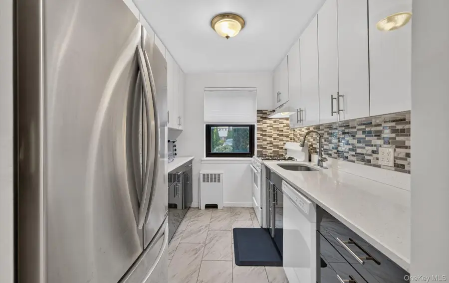13 Terrace Circle #1-F, Great Neck, NY 11021 - #3
