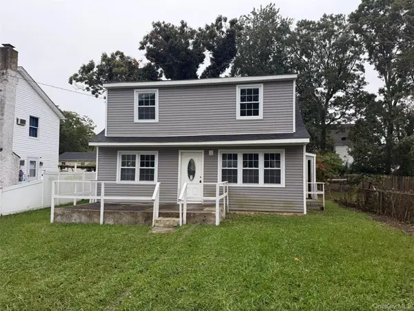 8 Robinson Drive, Shirley, NY 11967