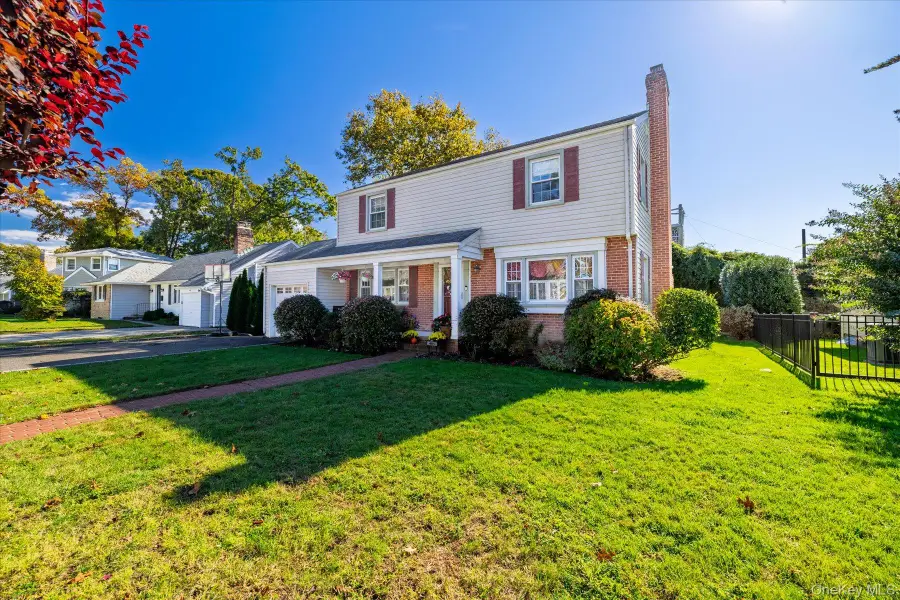 481 S Wood Road, Rockville Centre, NY 11570 - #2