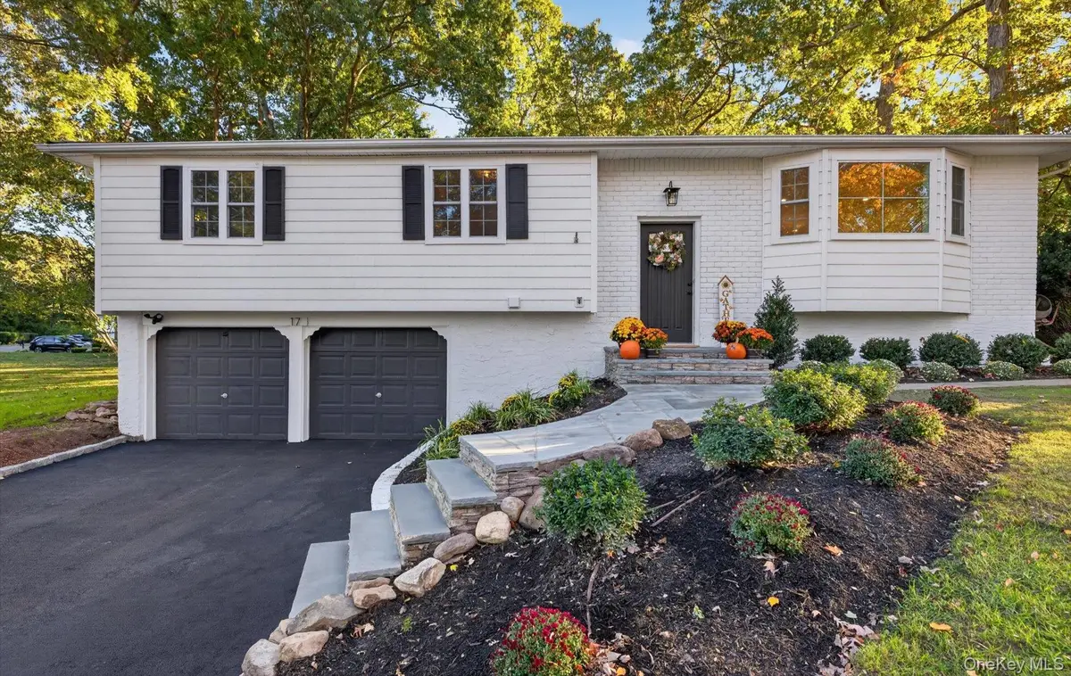 17 Peacock Lane, Commack, NY 11725 - #1