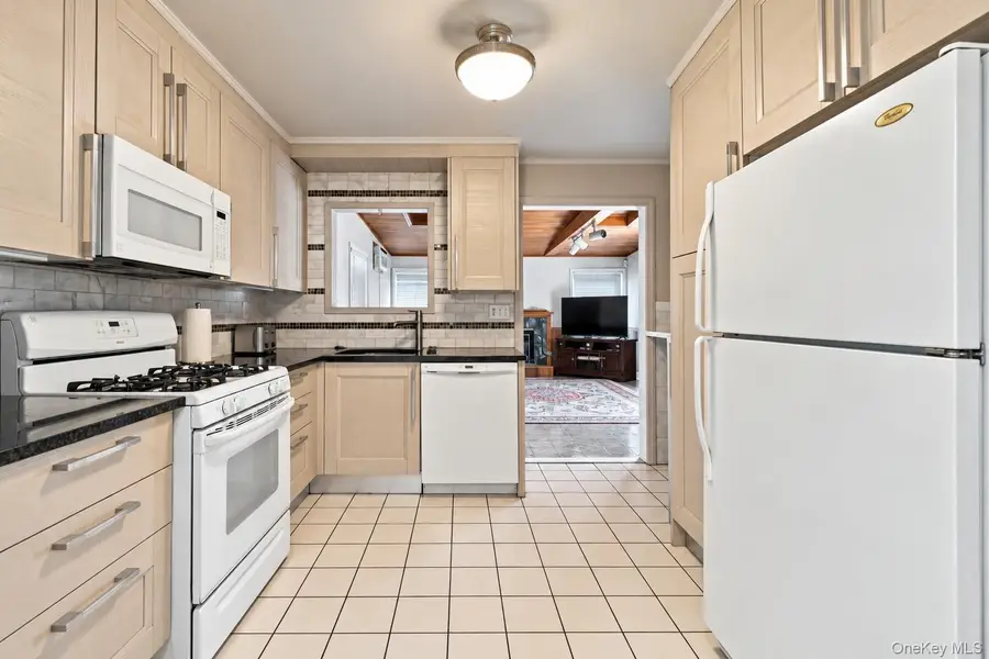 146 Overlook Street, Mount Vernon, NY 10552 - #3