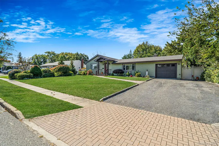 4 Starlight Drive, Commack, NY 11725 - #2