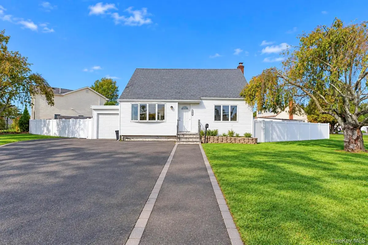 405 17th Street, West Babylon, NY 11704 - #1