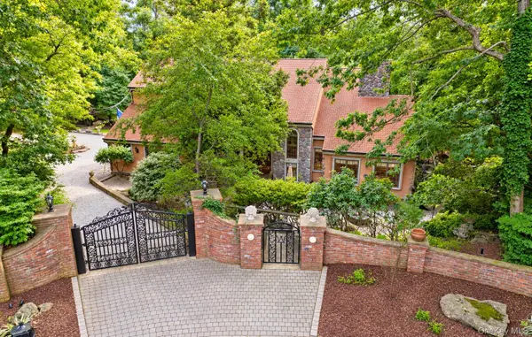 5 Constance Court, East Setauket, NY 11733