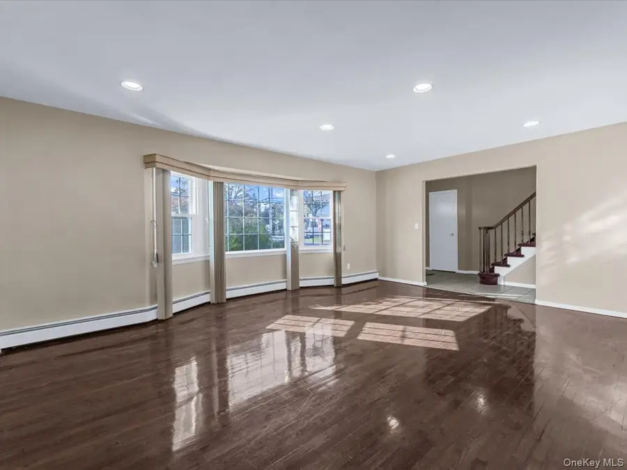 23 Paul Court, North Babylon, NY 11703 - #3