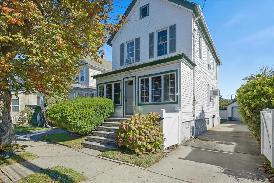 105 Barwick Street, Floral Park, NY 11001 - #3