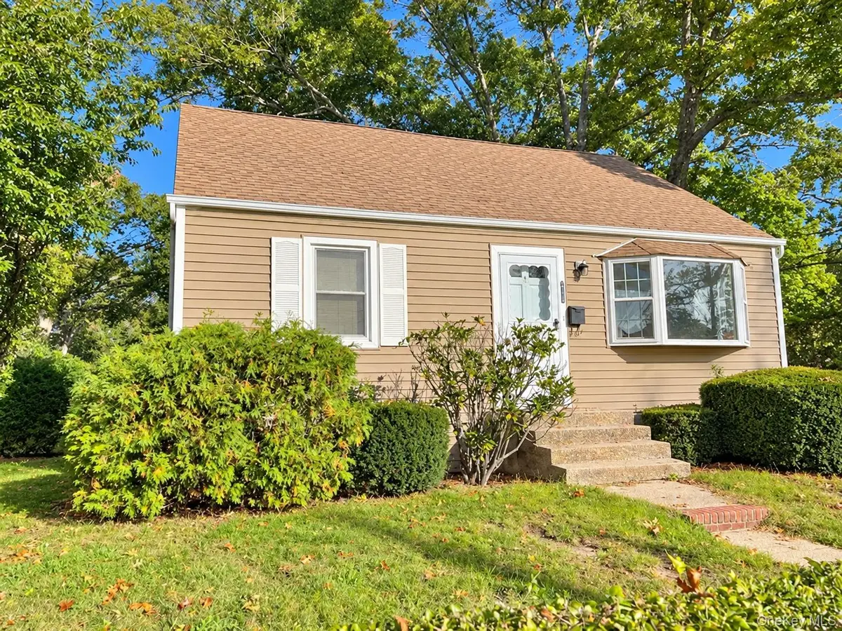 380 Gates Avenue W, Lindenhurst, NY 11757 - #1