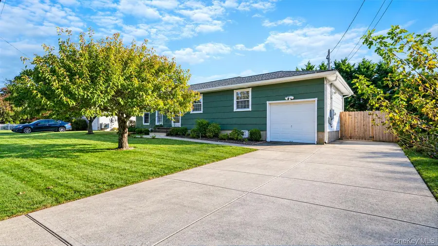 244 Neptune Avenue, West Babylon, NY 11704 - #3