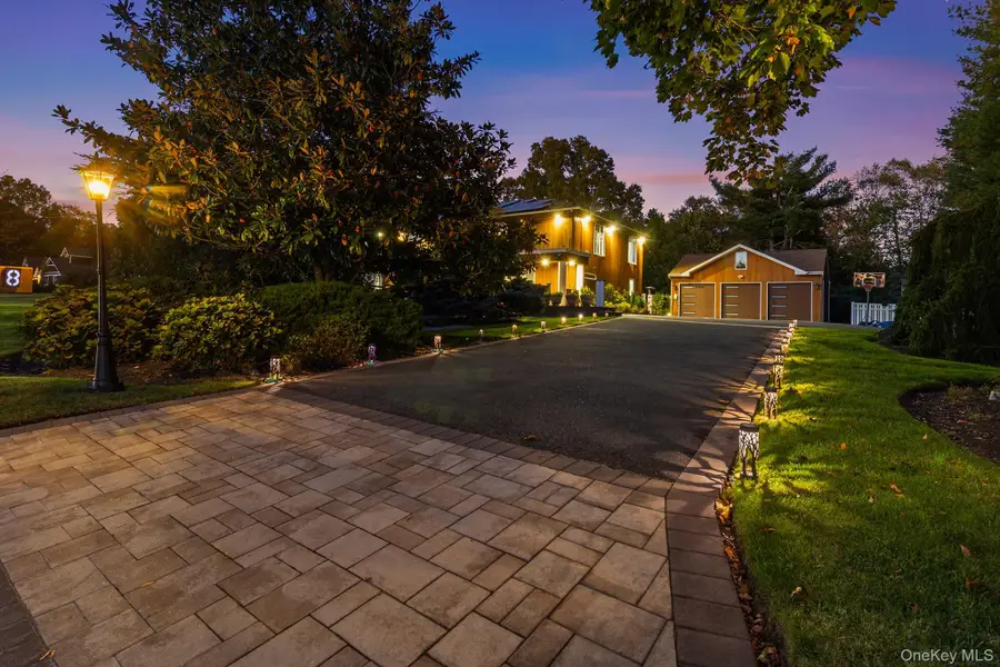 8 Winthrop Drive, Dix Hills, NY 11746 - #2