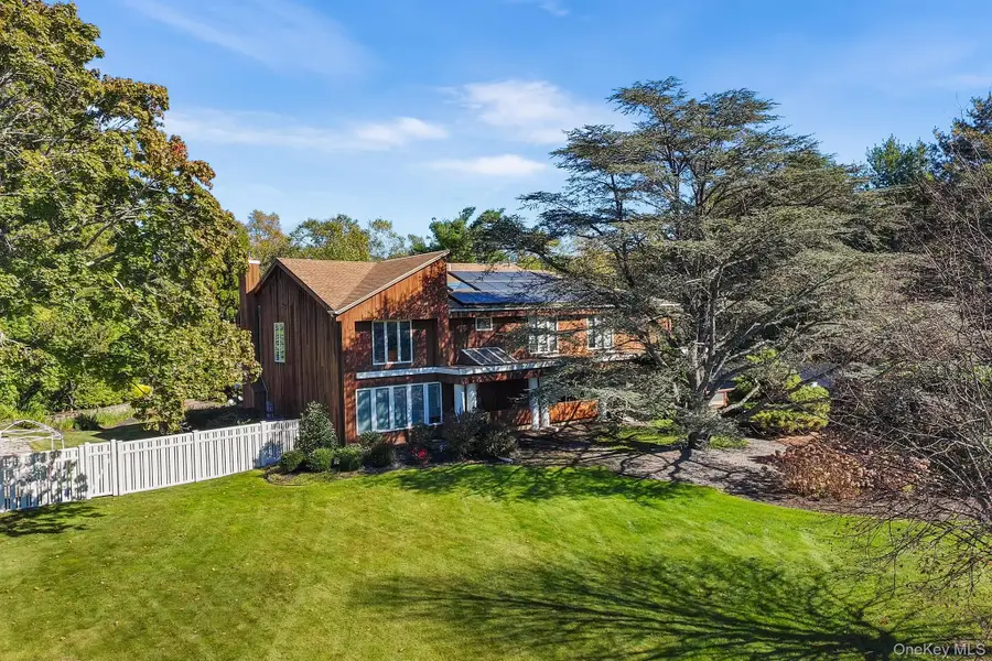 8 Winthrop Drive, Dix Hills, NY 11746 - #3