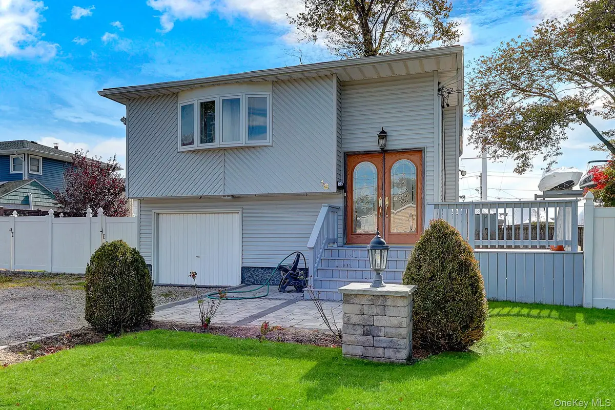 16 Ireland Place, Copiague, NY 11726 - #1