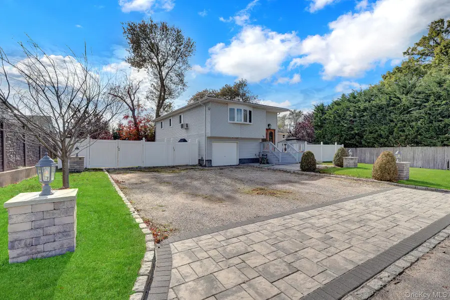 16 Ireland Place, Copiague, NY 11726 - #2