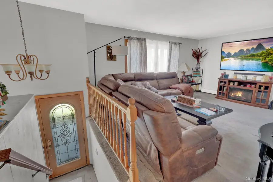 16 Ireland Place, Copiague, NY 11726 - #3