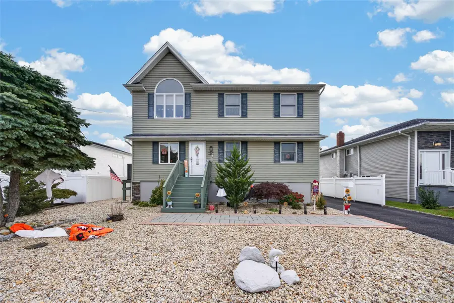 254 E Shore Road, Lindenhurst, NY 11757 - #2