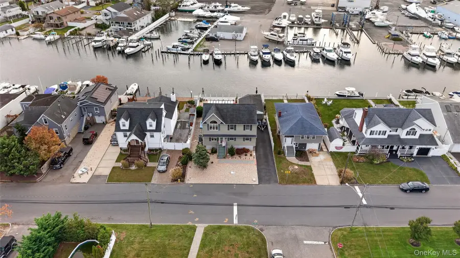 254 E Shore Road, Lindenhurst, NY 11757 - #3