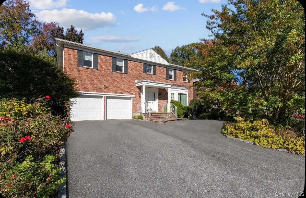 6 Pin Oak Drive, Roslyn, NY 11576 - #1