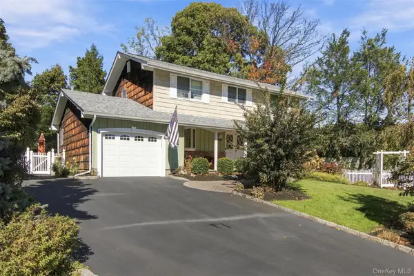 25 Cardinal Lane, Hauppauge, NY 11788