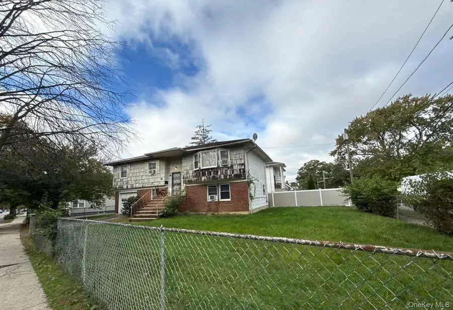 1214 Woodfield Road, Rockville Centre, NY 11570 - #2