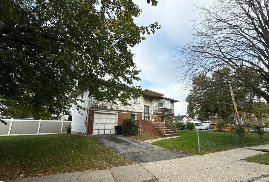 1214 Woodfield Road, Rockville Centre, NY 11570 - #3