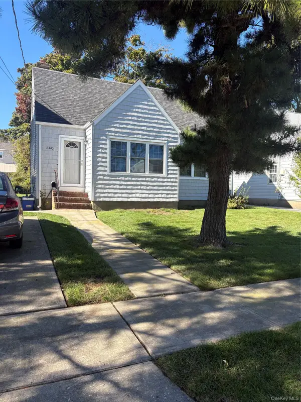 240 Roosevelt Avenue, Freeport, NY 11520