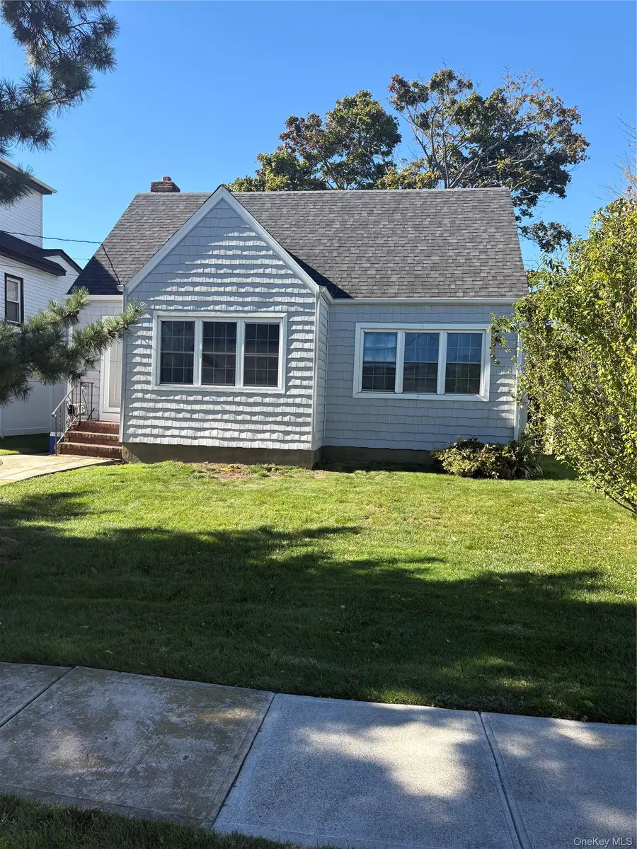 240 Roosevelt Avenue, Freeport, NY 11520 - #2