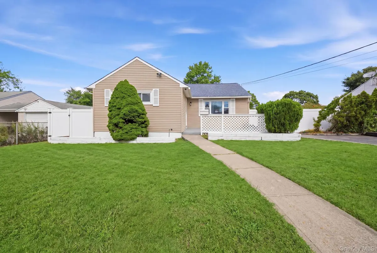 25 E Maple Street, Central Islip, NY 11722 - #1
