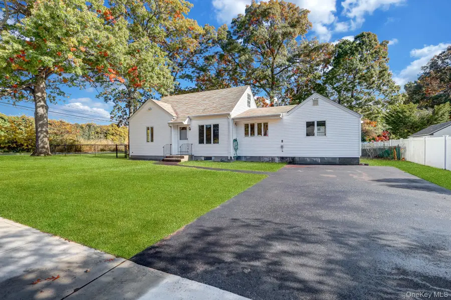 203 Carroll Avenue, Ronkonkoma, NY 11779 - #3