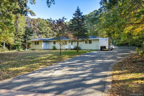 97 Ledgewood Drive, Smithtown, NY 11787