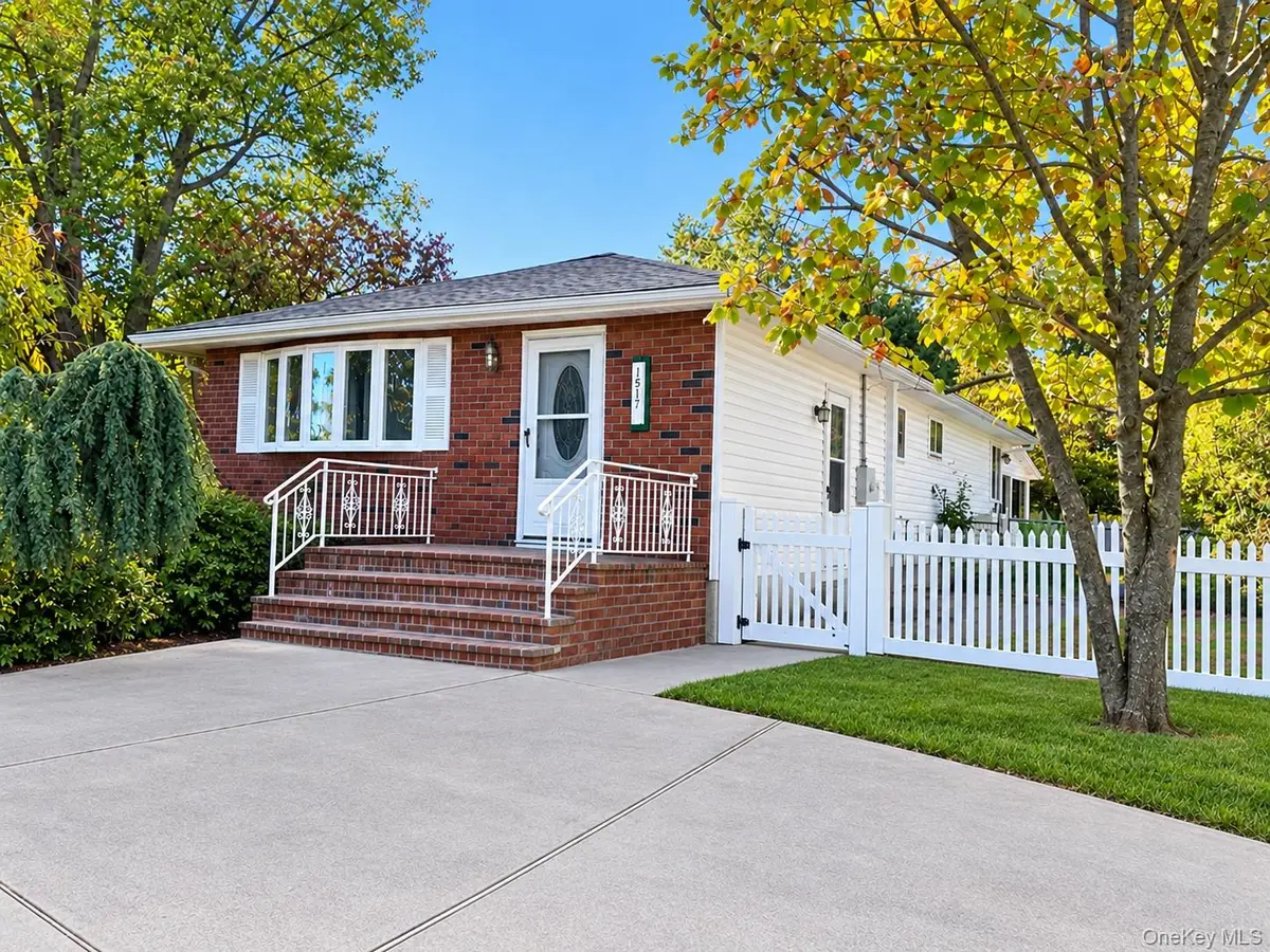 1512 Peters Boulevard, Bay Shore, NY 11706 - #1