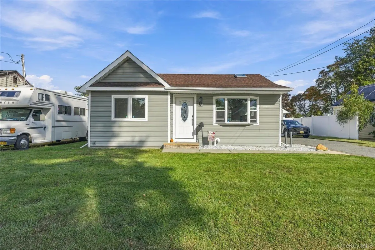 21 Birs Avenue, Lindenhurst, NY 11757 - #1