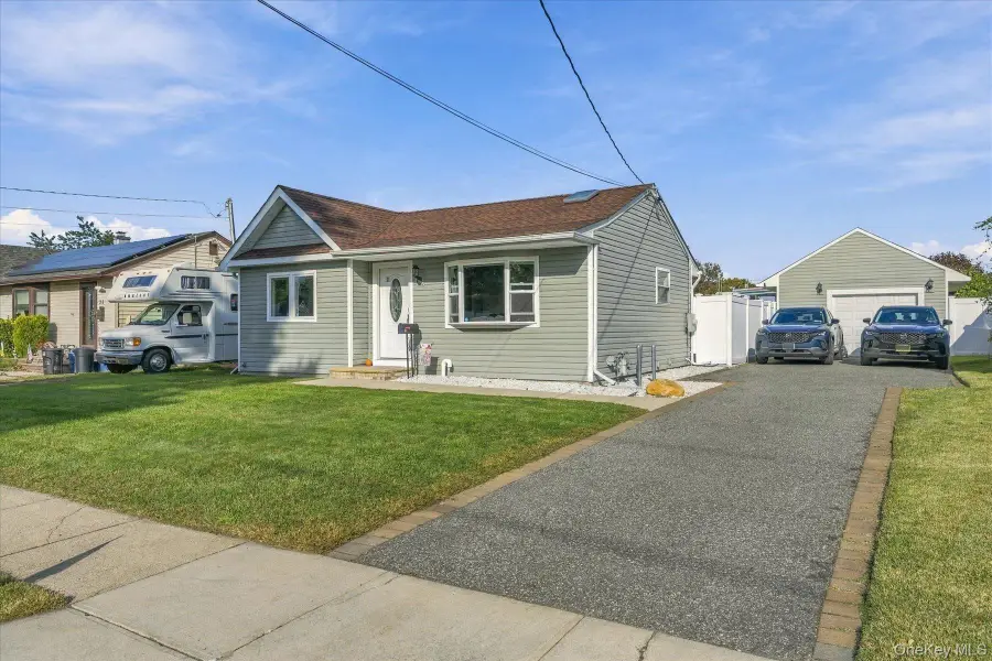 21 Birs Avenue, Lindenhurst, NY 11757 - #3