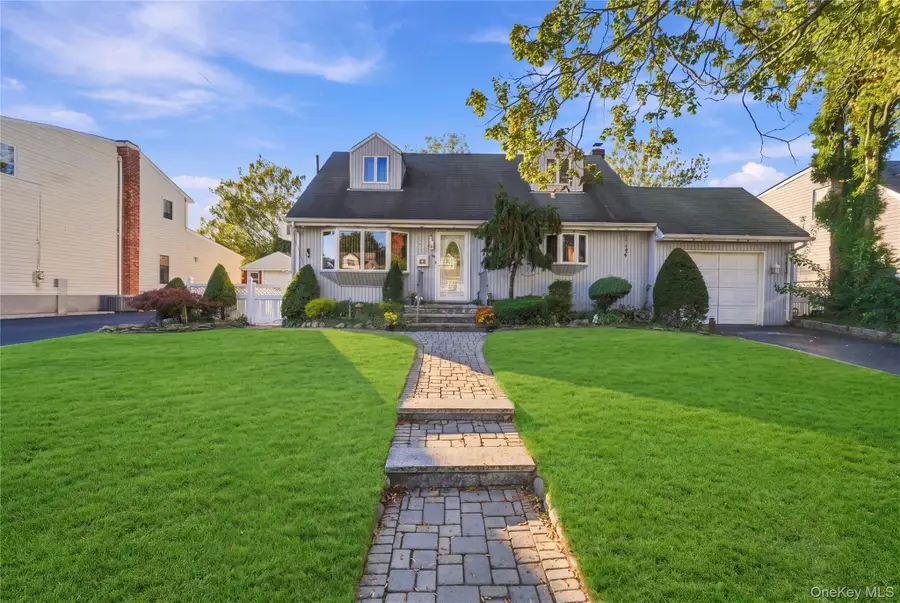 532 Morris Drive, Valley Stream, NY 11580 - #2