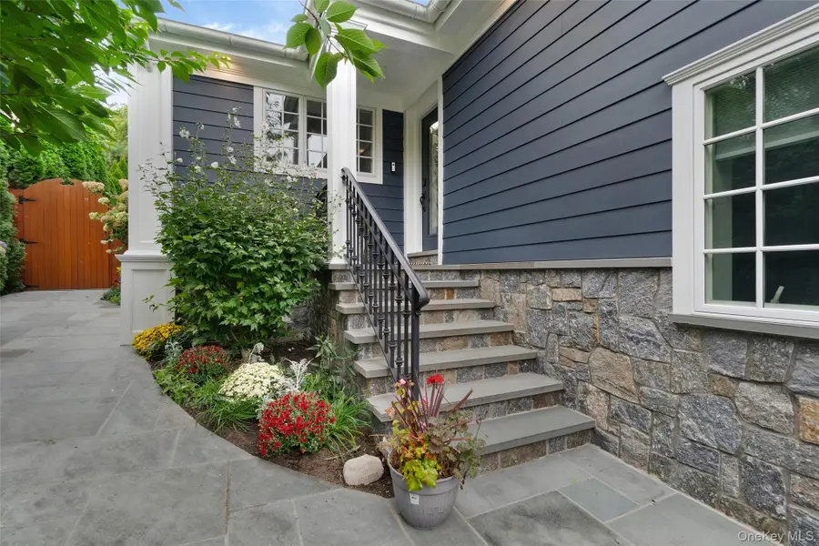 4108 Orient Avenue, Douglaston, NY 11363 - #2