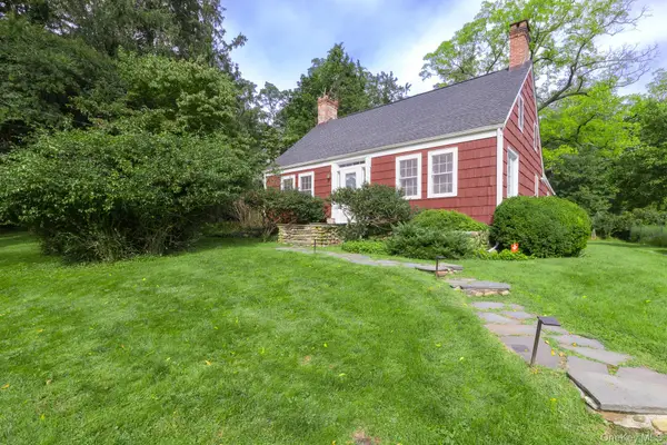 33 Old Coach Road, East Setauket, NY 11733