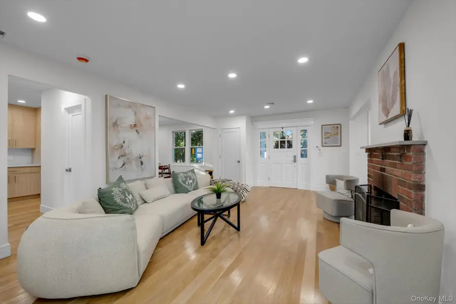 118 Willow Street, Roslyn Heights, NY 11577 - #2