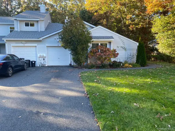 16 Cal Ct Court, Manorville, NY 11949