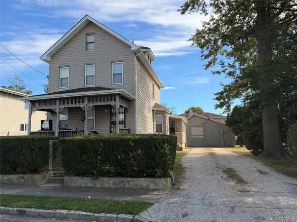 34 2nd Avenue, Westbury, NY 11590
