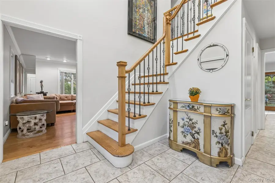 9 Crooked Oak Road, Port Jefferson, NY 11777 - #2