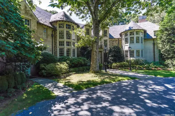 4 Red Fox Lane, Upper Brookville, NY 11545