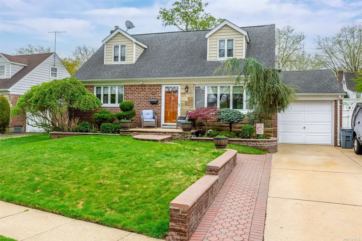 135 Aster Drive, New Hyde Park, NY 11040 - #1