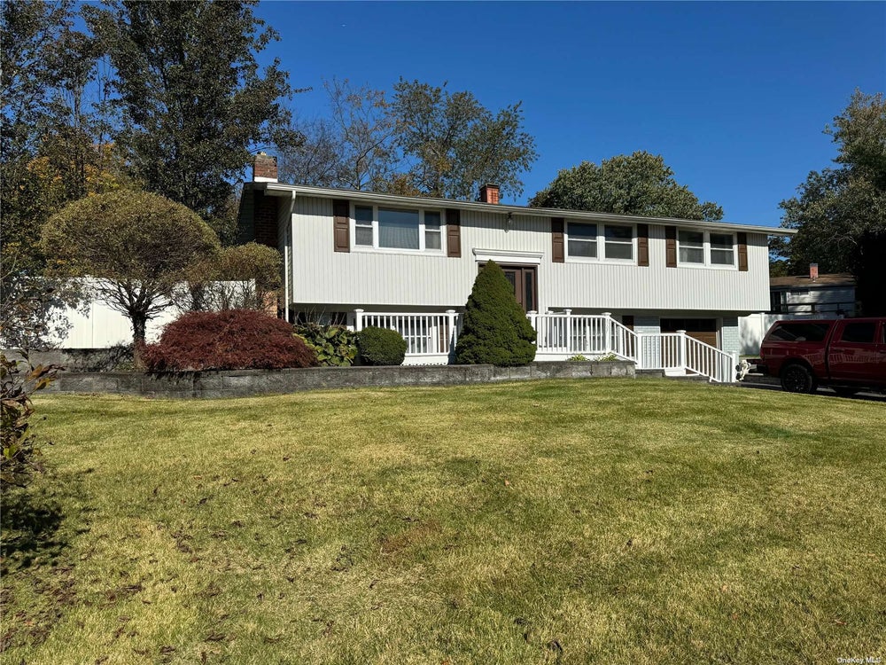 3 Fairway Drive, Port Jefferson Station, NY 11776 BHGRE