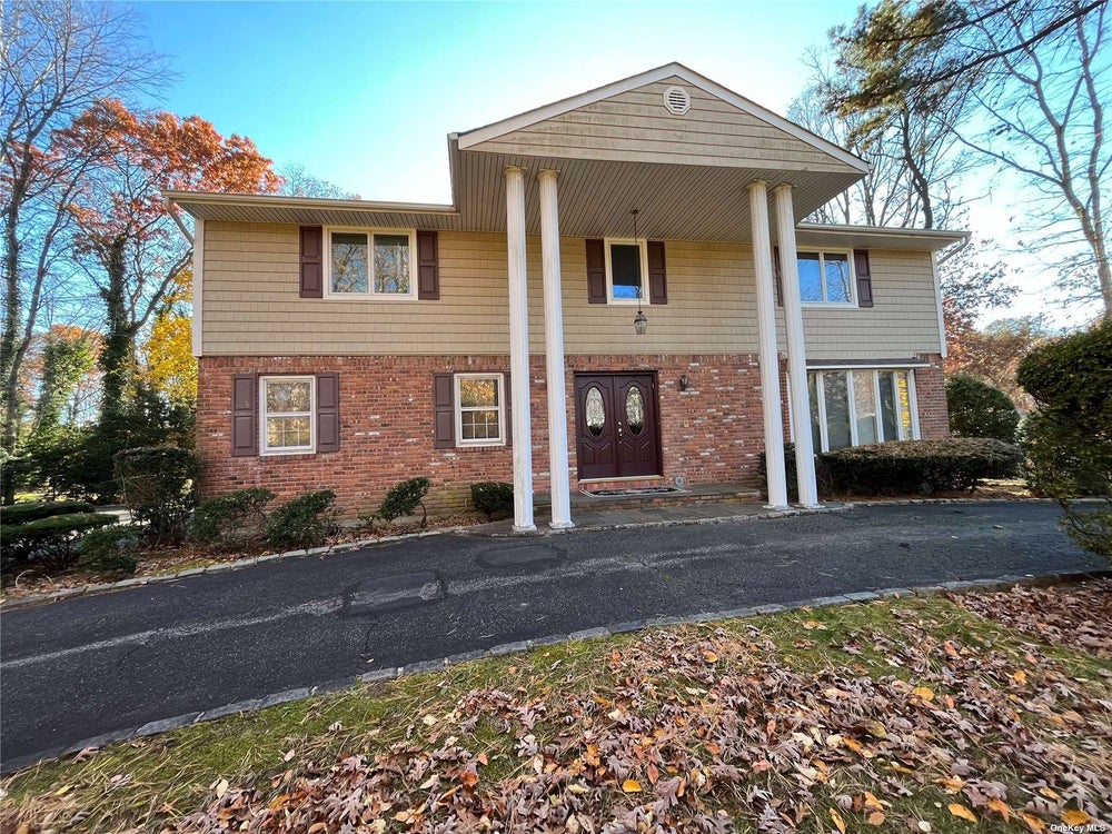 15 Old Brook Road, Dix Hills, NY 11746 BHGRE